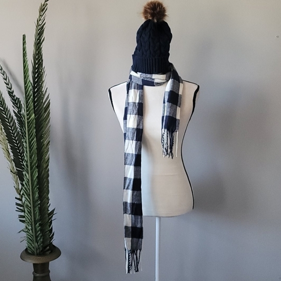 Blue buffalo check scarf & navy pom pom hat - Picture 1 of 4